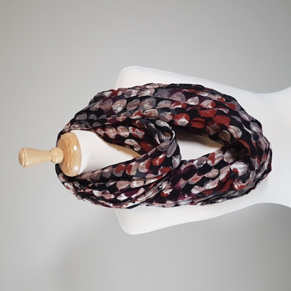 ⭐3/$25⭐ Patterned scarf - Picture 3 of 6